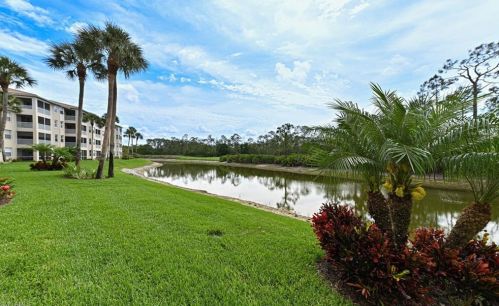 8670 Cedar Hammock Cir, Naples FL  34112-3331 exterior