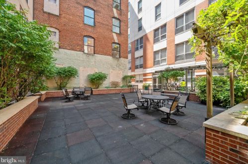 113 Bread St, Philadelphia PA  19106-4610 exterior