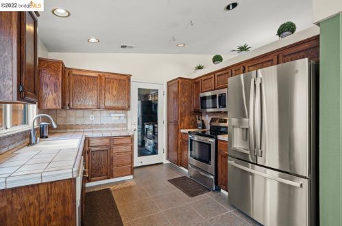 20 Megan Ct, Oakley CA  94561-3956 exterior