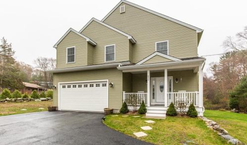 890 Greenville Ave, Providence, RI 02919-1323