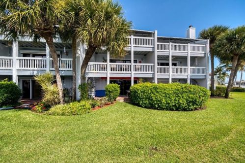 12112 Capri Cir, Saint Petersburg, FL 33706-4977