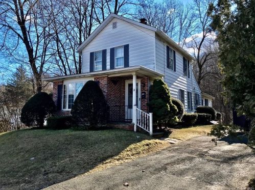 13 Milwaukee Ave, Bethel, CT 06801-2200