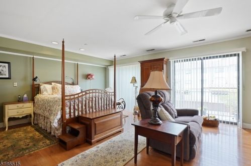 4 Millay Ct, Teaneck NJ  07666-6465 exterior