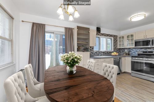 2 Oak Dr, New Hyde Park NY  11040-3315 exterior