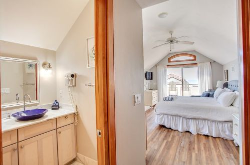 1820 Sunset Dr, Saint George Island FL  32328-3120 exterior