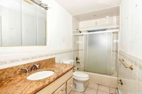 43 Julie Cres, Central Islip NY  11722-4907 exterior