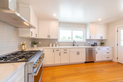 2020 Helena Way, Redwood City CA  94061-3311 exterior