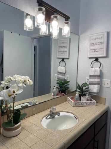 831 Nash Rd, Hollister CA  95023-5420 exterior