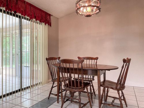 1329 Cr 436, Lake Panasoffkee FL  33538-5128 exterior