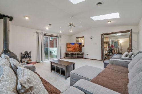 601 Diehl Dr, Mckeesport PA  15132-7420 exterior