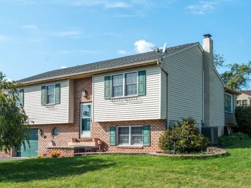 135 Olde School Ln, Beartown, PA 17555-9397