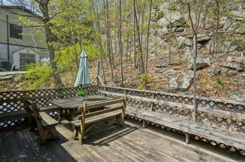 16 Deer Trl, Greenwood Lake NY  10925-4220 exterior