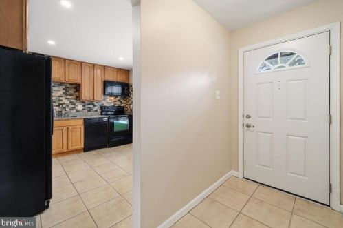 2356 Horseferry Ct, Herndon VA 20191-2733 exterior