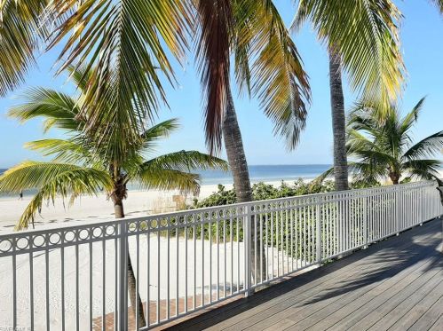 50 Dakota Ave, Fort Myers Beach, FL 33931-4108