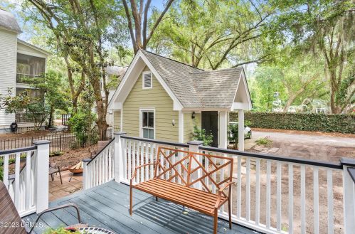 121 Bartram Dr, Beaufort SC  29902-5700 exterior