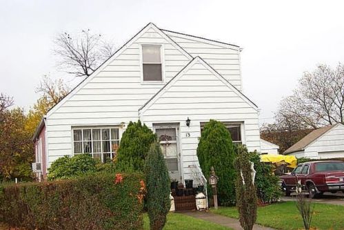 13 Virginia Dr, Floral Park, NY 11003-1922