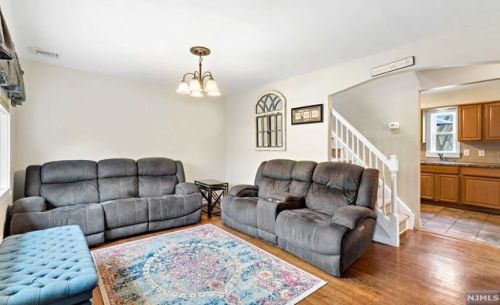 729 Briarcliff Ave, Maywood, NJ 07607-1400