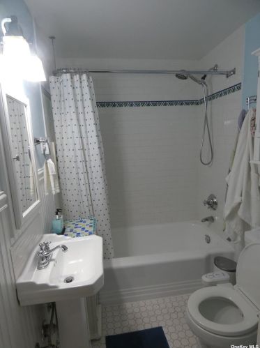 144 Old Country Rd, Huntington Station NY  11747-1814 exterior