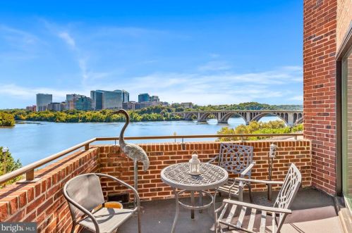 1015 33rd St, Washington DC 20007-3520 exterior