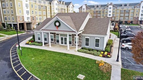 7 Holly Ln, Outwater NJ  07026-3564 exterior