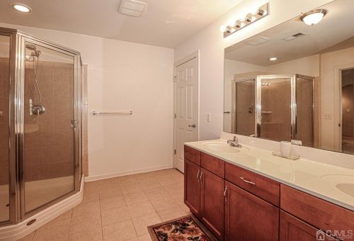 13 Ayers Ct, Metuchen NJ  08840-1172 exterior