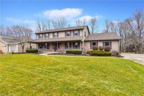 110 Tulip Dr, Hubbard, OH 44425-2240