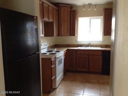 2649 Sylvia St, Tucson, AZ 85716-2113