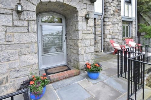 82 Vaughn Ave, New Rochelle, NY 10801-3123