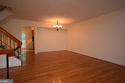 5831 Wye Oak Commons Ct, Springfield VA  22015-2844 exterior