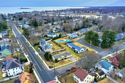 6 Bedford Ave, Milford, CT 06460-6510