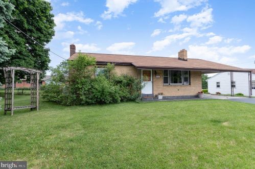 1093 Acri Dr, Harrisburg, PA 17111-2915