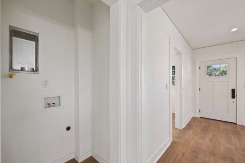 2436 Adriatic Ave, Long Beach CA 90810-3313 exterior