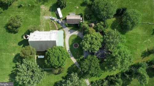 6411 Devonshire Hts Rd, Harrisburg PA 17111-4818 exterior