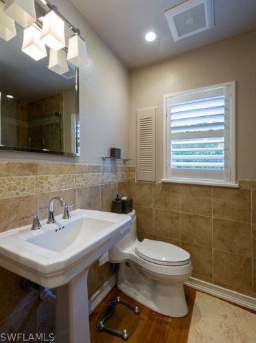 9027 Mockingbird Dr, Sanibel FL  33957-3609 exterior