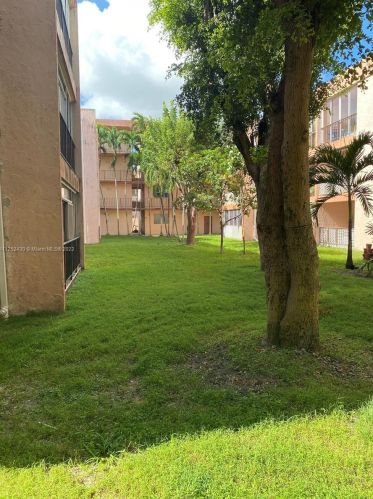 1900 68th St, Hialeah FL  33014-4401 exterior