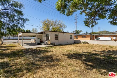 561 Royal Ave, Simi Valley CA  93065-4246 exterior