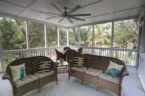 5 Tabby Ln, Isle Of Palms SC 29451-2314 exterior