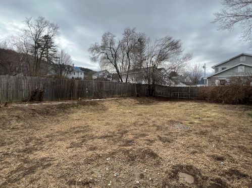 15 Osgood Ave, Unity NH  03743-3221 exterior
