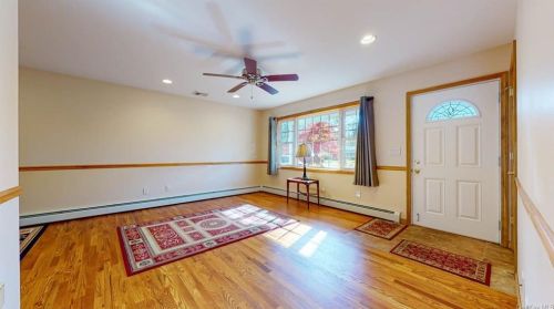 27 Wildwood Dr, New Hamburg, NY 12590-2037