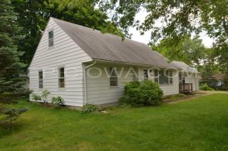 3624 Lawrence St, Cedar Rapids IA  52402-5513 exterior