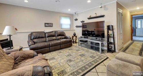 205 Larch Ave, Teaneck NJ  07666-2341 exterior