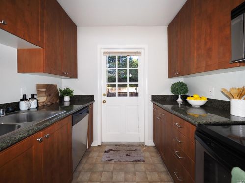 1638 Yardley St, Santa Rosa CA 95403-2397 exterior