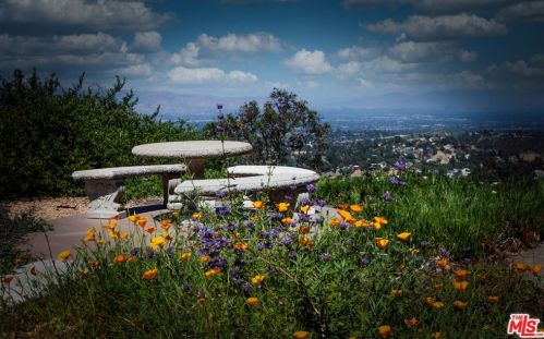 1302 Zuni Ln, Topanga CA  90290-4479 exterior