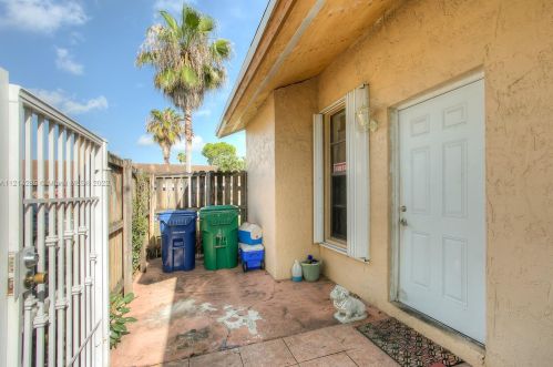 6713 190th St, Hialeah, FL 33015-2460