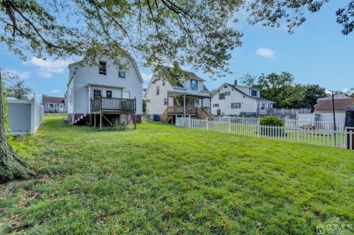 30 Freeman St, Woodbridge NJ  07095-3423 exterior