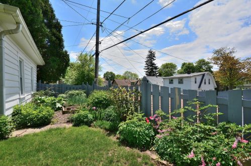 1517 52, Milwaukee WI 53214-5322 exterior