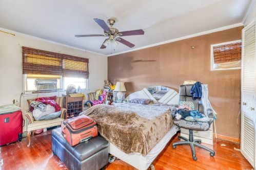 1 Greentree Cir, Westbury NY  11590-1510 exterior