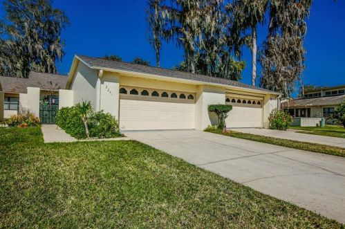 2241 Cypress Ct, Tavares, FL 32778-2055