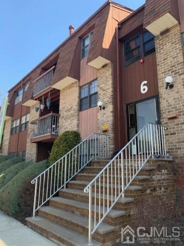65 Golden Sq, Woodbridge, NJ 07095-1442