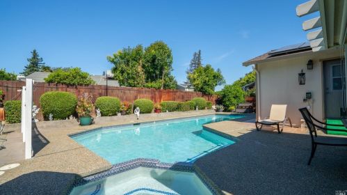 754 Tulare, Vacaville CA  95687-6250 exterior